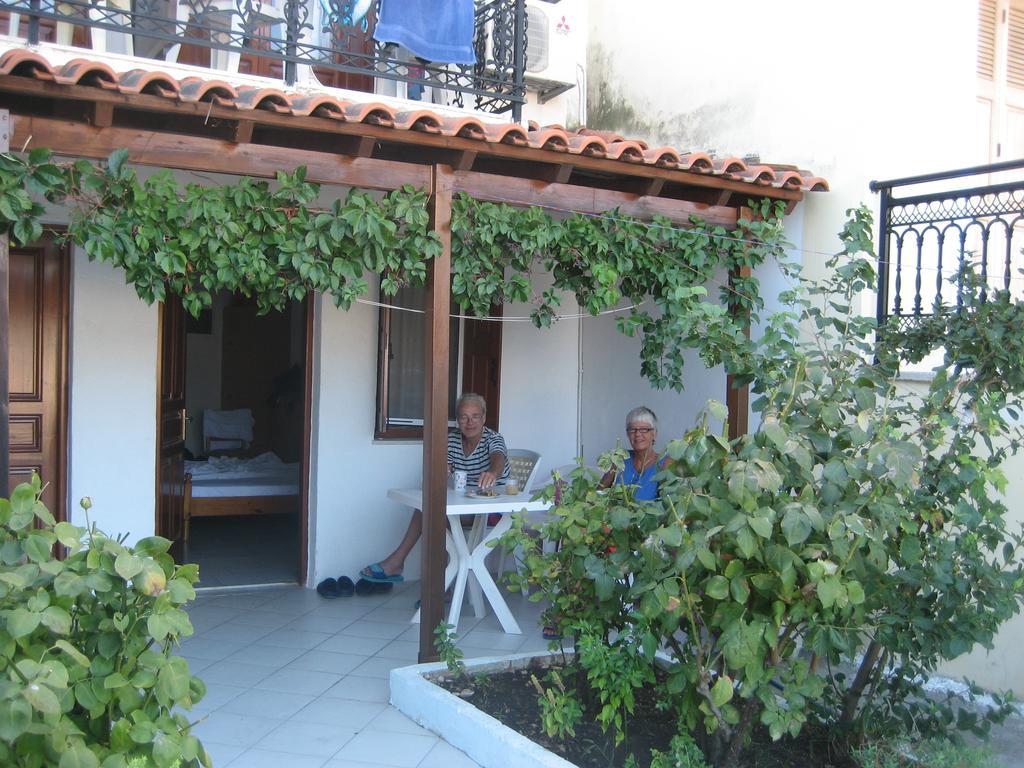 Kamelia Apartment Kokkari Exterior foto